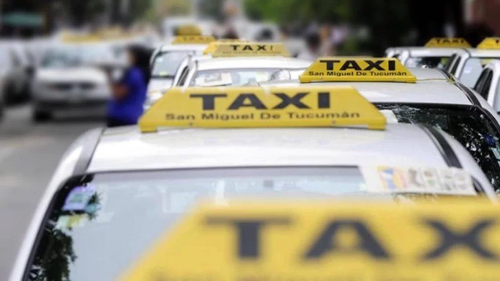 Taxistas se movilizan al Concejo Deliberante por un aumento del 33% en la tarifa