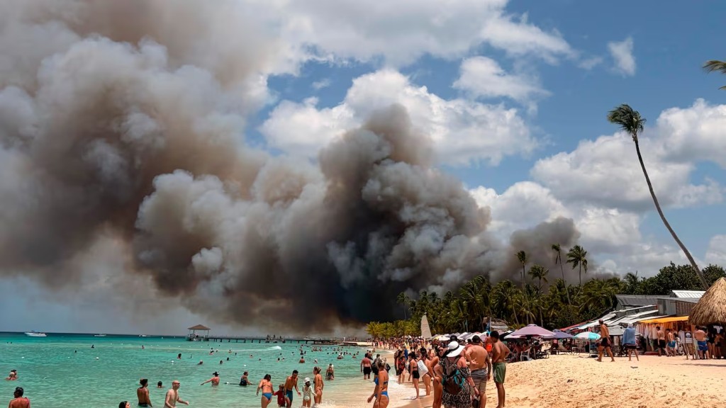 Republica Dominicana: incendio en un hotel de Bayah&iacute;be deja una turista italiana muerta y obliga a evacuar a 1690 personas