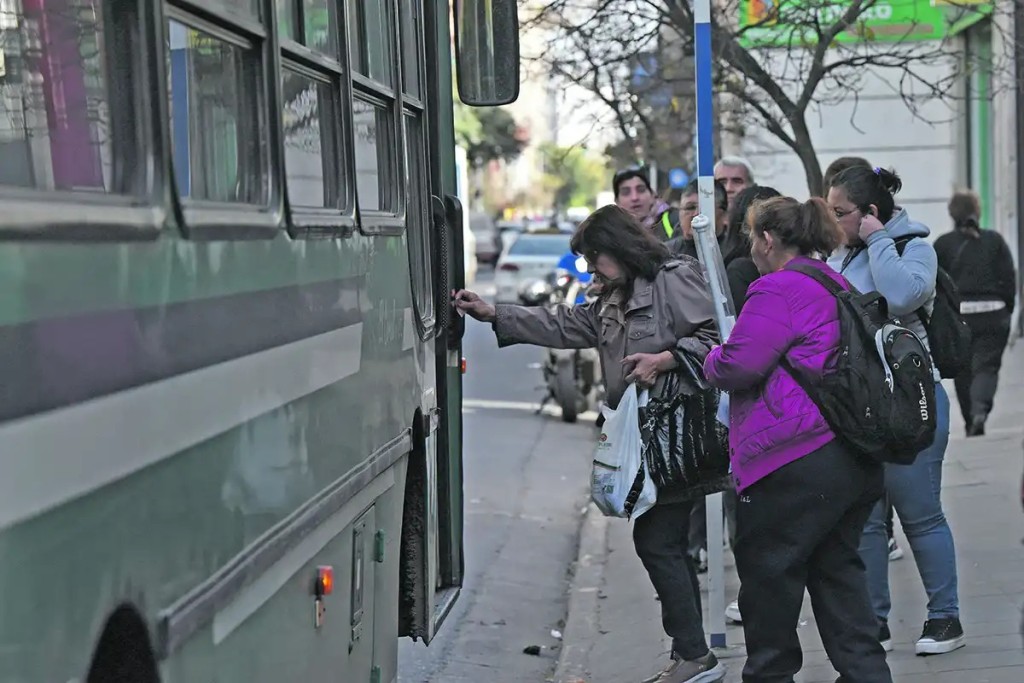 Tarifa de colectivo: los pasajeros todav&iacute;a no pagan el boleto a $1.700 pese a la aprobaci&oacute;n del Concejo