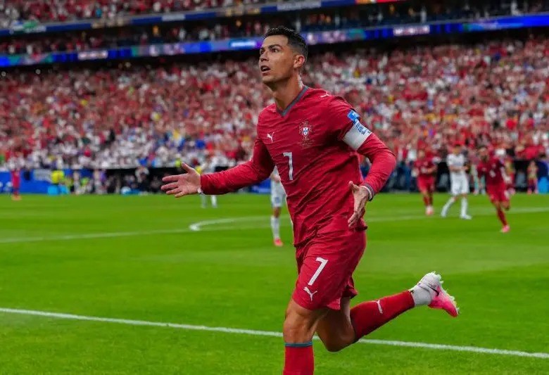 Portugal gole&oacute; a Uzbekist&aacute;n con doblete de Cristiano Ronaldo y se acomod&oacute; en el Grupo K