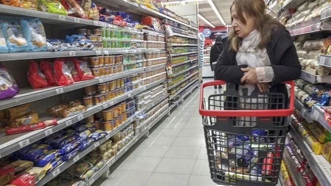 Cu&aacute;nto cuesta llenar el changuito en Tucum&aacute;n: el gasto mensual supera los $911.000