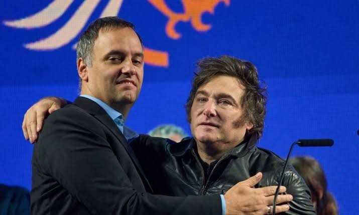 Milei defendi&oacute; a Adorni y advirti&oacute;: &ldquo;Si la Justicia lo considera culpable, lo eyecto&rdquo;