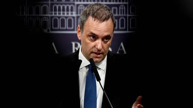 Manuel Adorni renunci&oacute; a la Jefatura de Gabinete tras tres meses de denuncias por enriquecimiento il&iacute;cito: &ldquo;No puedo seguir exponiendo a mi familia&rdquo;