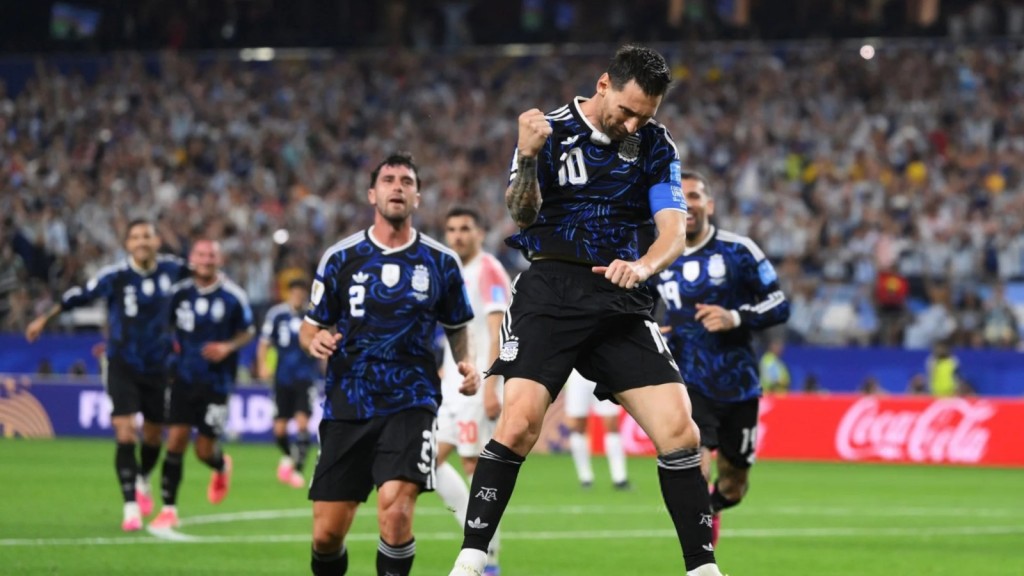 El r&eacute;cord mundialista de Messi tras su tiro libre a Jordania y el posteo para los hinchas