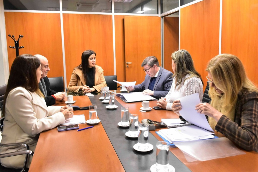 Dos proyectos sobre accesibilidad auditiva y trato digno a adultos mayores obtuvieron dictamen en la Legislatura tucumana