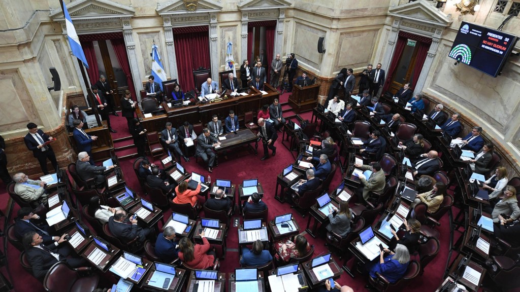 El Senado sesionar&aacute; la semana pr&oacute;xima para tratar los proyectos de Propiedad Privada y Hojarasca, tras una reuni&oacute;n con Karina Milei