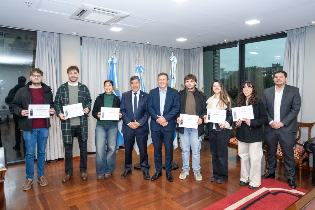 Estudiantes de la UNT fueron reconocidos en la Legislatura antes de representar a Argentina en el Mundial de Geolog&iacute;a en Estados Unidos