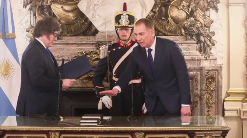 Javier Milei toma juramento a Diego Santilli como nuevo jefe de Gabinete