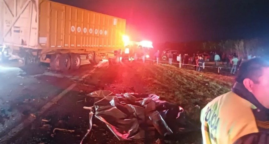 Accidente en Ruta 38: tres integrantes de una familia murieron tras chocar contra un cami&oacute;n en La Cocha
