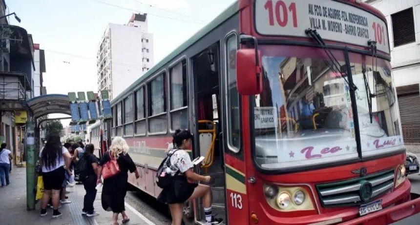 Boleto de colectivo y conflicto salarial: semana clave para el transporte p&uacute;blico tucumano