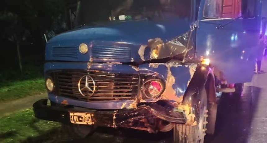 Tragedia en la autopista de circunvalaci&oacute;n: un cami&oacute;n y una moto chocaron de frente y murieron dos personas, padre e hija