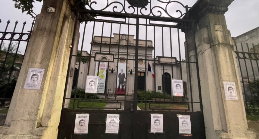 Denuncias an&oacute;nimas contra un ayudante de c&aacute;tedra: afiches en la UNT y la Sociedad Francesa piden &ldquo;basta de pacto patriarcal&rdquo;