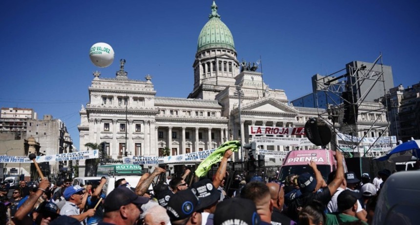 Confianza en picada para el Congreso, los sindicatos y los partidos: las universidades salvan el honor institucional