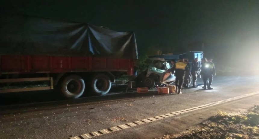 Dos accidentes en la autopista Famaill&aacute;&ndash;San Miguel de Tucum&aacute;n: un herido tras colisi&oacute;n entre camioneta y cami&oacute;n con acoplado
