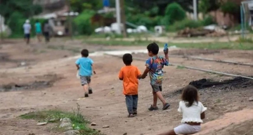 Pobreza infantil en Argentina: UNICEF registr&oacute; una baja al 42,3% en 2025, pero advierte un posible repunte en 2026