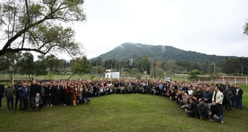 &ldquo;Tenemos la responsabilidad de organizarnos para las elecciones de 2027&rdquo;: Jaldo reuni&oacute; a 36 legisladores peronistas en Tucum&aacute;n