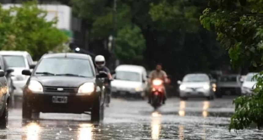 Lluvias persistentes de hasta 50 mil&iacute;metros afectar&aacute;n a 16 departamentos de Tucum&aacute;n este jueves por la ma&ntilde;ana