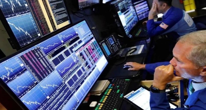 El riesgo pa&iacute;s argentino cay&oacute; m&aacute;s de 9% y perfor&oacute; los 460 puntos b&aacute;sicos tras una mejora en la calificaci&oacute;n de S&P