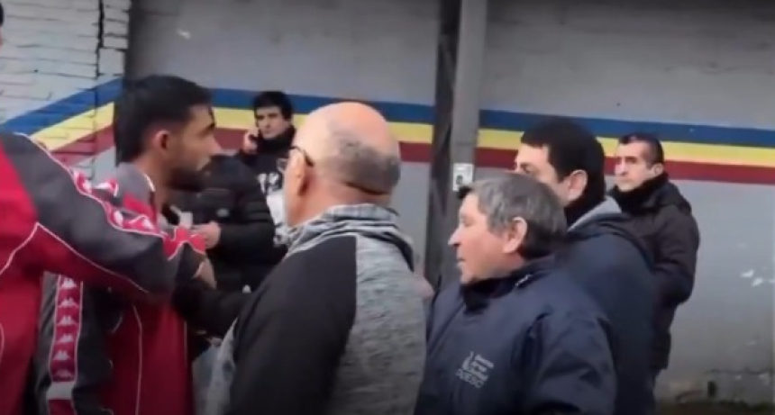&ldquo;La &uacute;ltima vez que vos estuviste en Primera yo jugaba ah&iacute;&rdquo;: el violento cruce de Mat&iacute;as Garc&iacute;a con hinchas de San Mart&iacute;n