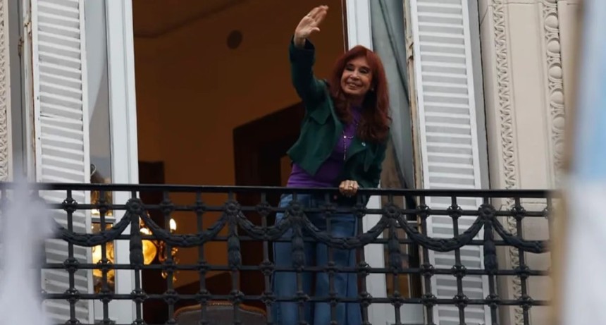 El juez Gim&eacute;nez Uriburu advirti&oacute; a Cristina Kirchner que podr&iacute;a revocar su prisi&oacute;n domiciliaria por las manifestaciones en San Jos&eacute; 1111