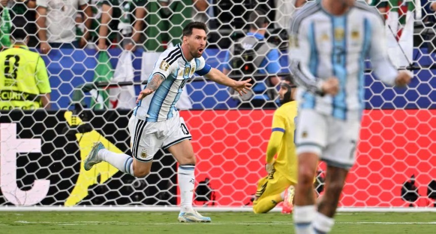 Argentina 3-0 Argelia: triplete hist&oacute;rico de Messi en el debut mundialista que lo iguala al r&eacute;cord de todos los tiempos