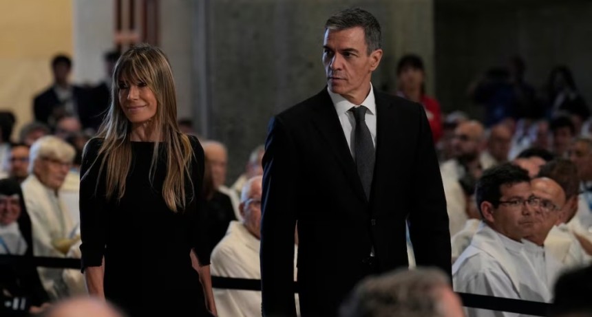 Bego&ntilde;a G&oacute;mez ir&aacute; a juicio por corrupci&oacute;n y un tribunal de Espa&ntilde;a le proh&iacute;be salir del pa&iacute;s