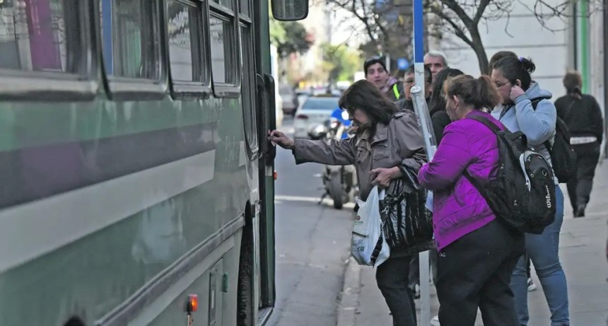 Tarifa de colectivo: los pasajeros todav&iacute;a no pagan el boleto a $1.700 pese a la aprobaci&oacute;n del Concejo