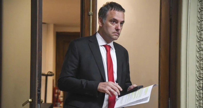 La renuncia de Manuel Adorni: del &ldquo;mimado&rdquo; del Gobierno a la salida por la presi&oacute;n judicial