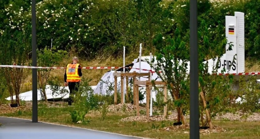 Tragedia en Francia: una avioneta de un club de paracaidismo se estrell&oacute; y murieron 11 personas