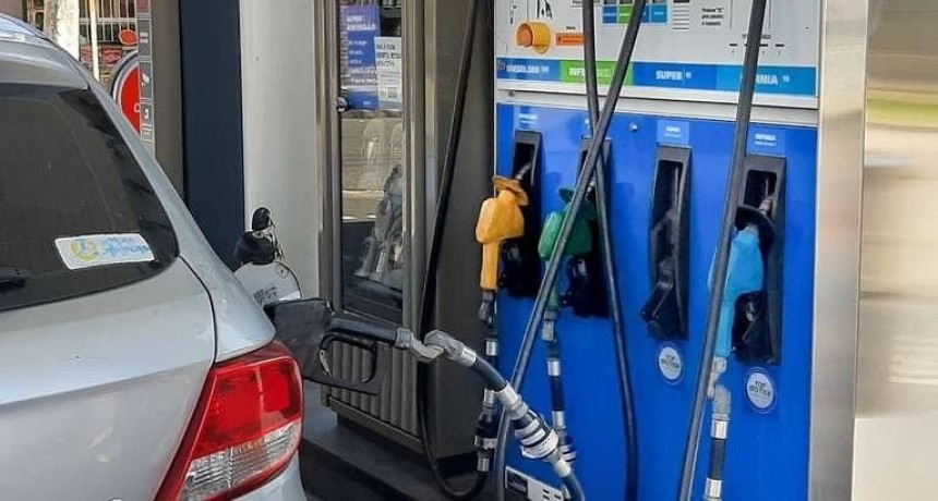 El Gobierno analiza postergar otra vez el impuesto a los combustibles para evitar una suba de la inflaci&oacute;n