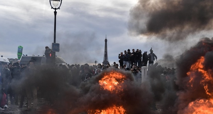 Francia: continúan las protestas, hay saqueos y destrozos