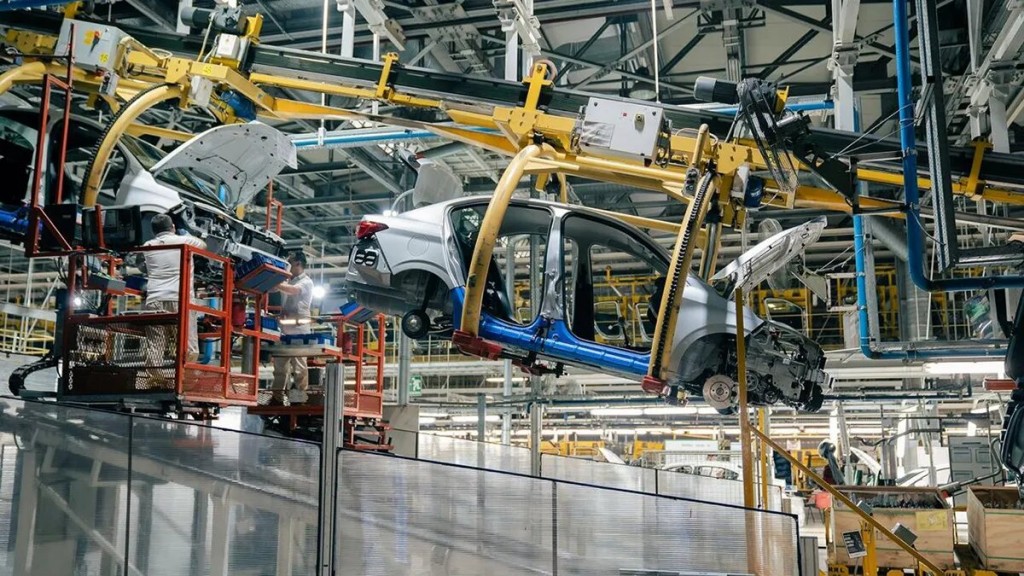 La producción de automóviles cayó un 40% frente a junio del 2023
