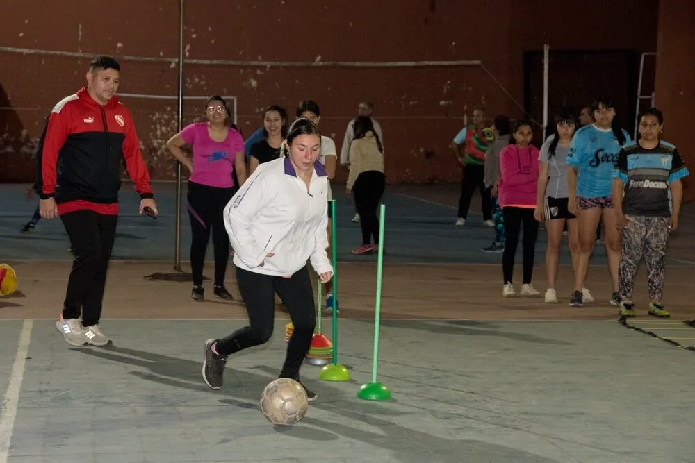 Ya funciona  la Escuela de Fútbol Femenino en el Complejo Ledesma