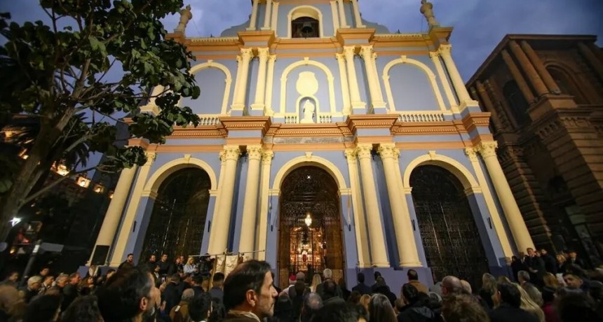 La fachada de la iglesia San Francisco volvió a brillar como hace dos siglos