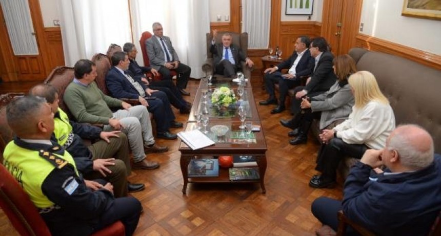 Jaldo último detalles con su Gabinete sobre los actos protocolares