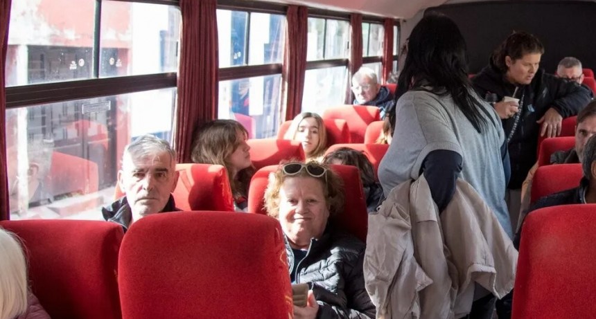 Turistas de todo el país recorrieron la ciudad a bordo del Bus Turístico