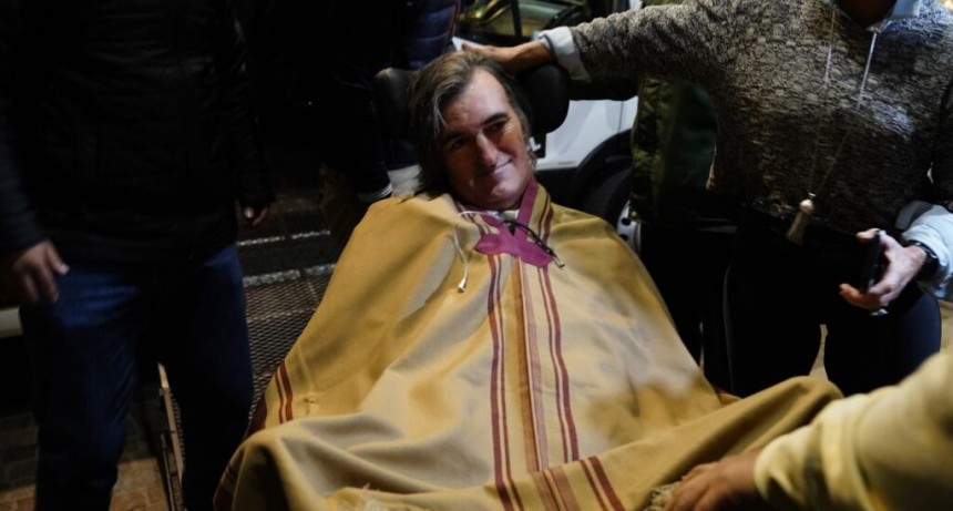 Ovacionaron a Esteban Bullrich al llegar al Pacto de Mayo