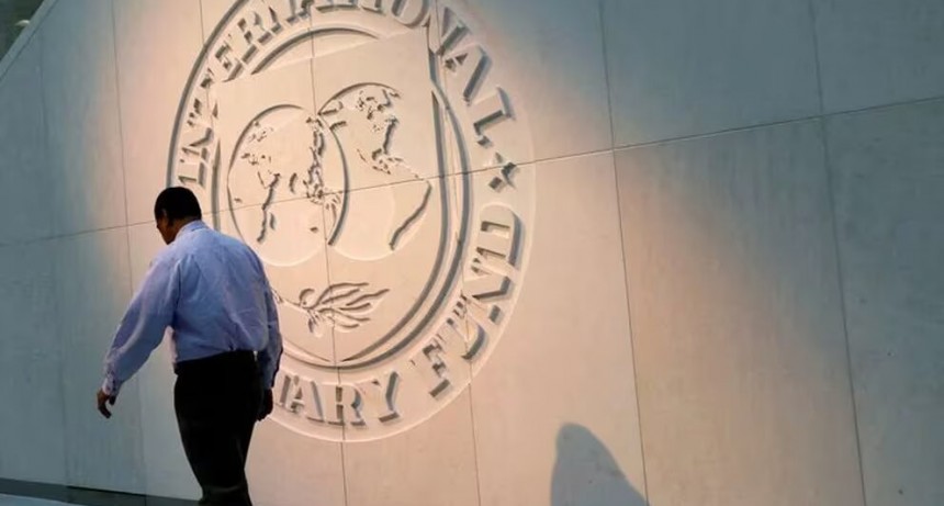 El Gobierno aclaró que no hay una “negociación formal” con el FMI para avanzar en la salida del cepo