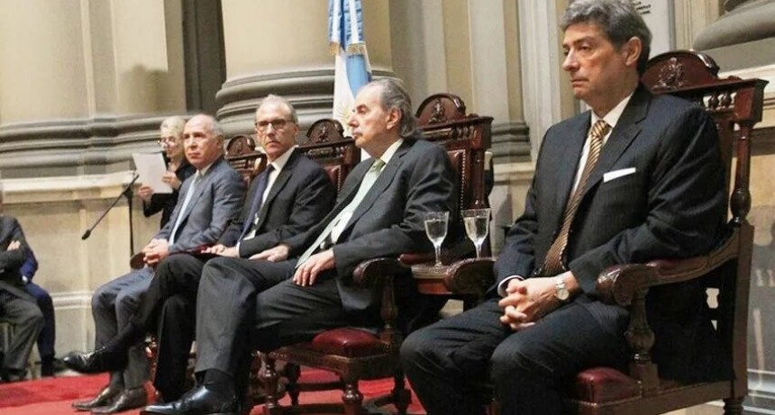 El Gobierno trabaja en la ampliación de la Corte Suprema