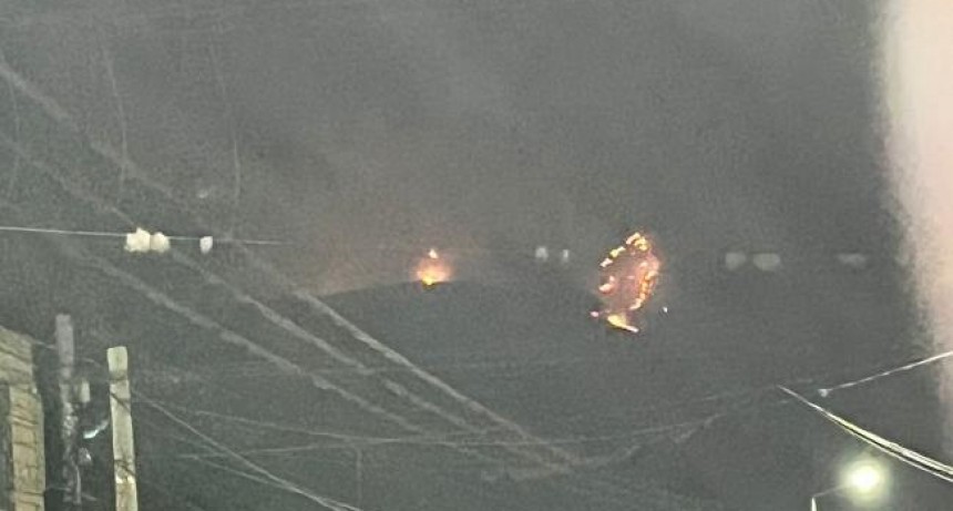 Incendio en el Cerro Muñoz: Defensa Civil en alerta