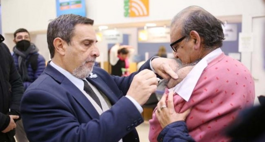 Salud realizó campaña de vacunación a adultos mayores en el centro tucumano