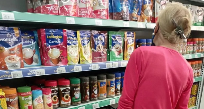 El consumo en supermercados y autoservicios cayó al 12,5% interanual en junio