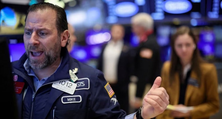 Mercados: se profundizó la caída de las acciones y bonos, mientras volvieron a subir los dólares financieros