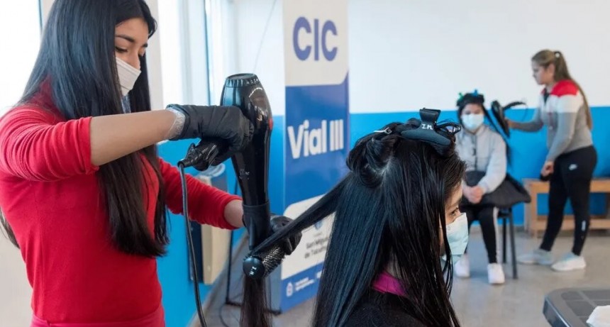 Dictan talleres gratuitos de Peluquería en tres CIC municipales