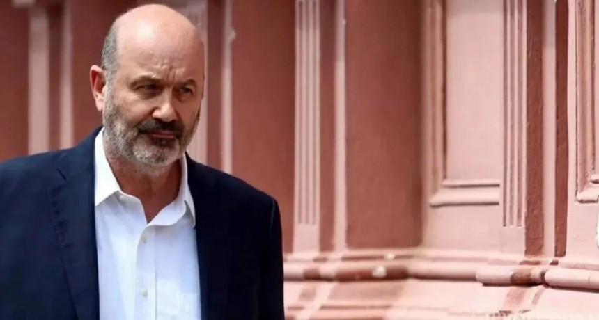 Sturzenegger anunció el proyecto para incluir propinas en el ticket y habilitar su pago electrónico