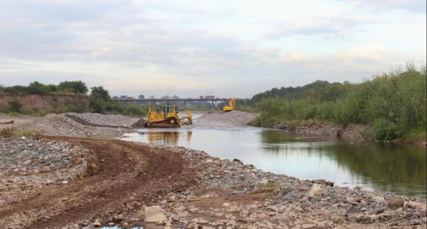 Autoridades provinciales coordinan obras para el encauzamiento y mejora del Río Salí