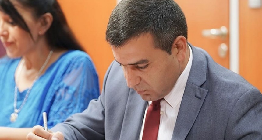 Romano Norri pidió a la Facultad de Derecho que opine sobre la posibilidad de unificar las elecciones de convencionales con las nacionales