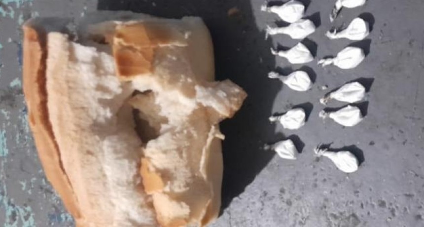 Durante una requisa en la comisaría, detectaron panes rellenos de droga