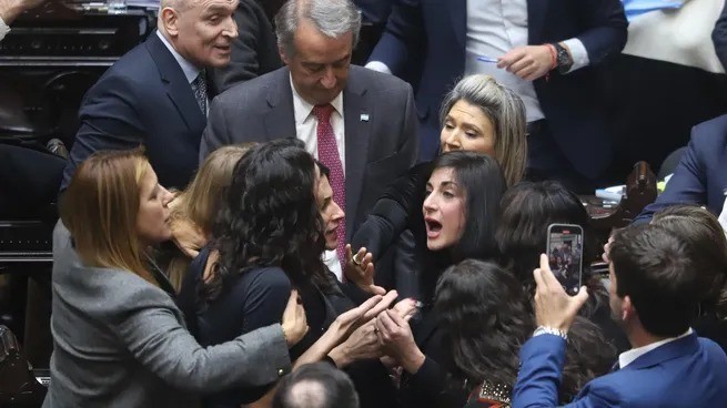 Tras el caos en Diputados, el oficialismo capitaliza el conflicto