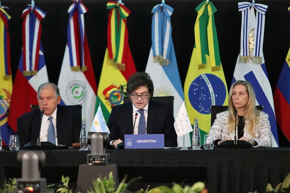Cumbre Mercosur: Milei desafía al bloque con un discurso pro apertura comercial